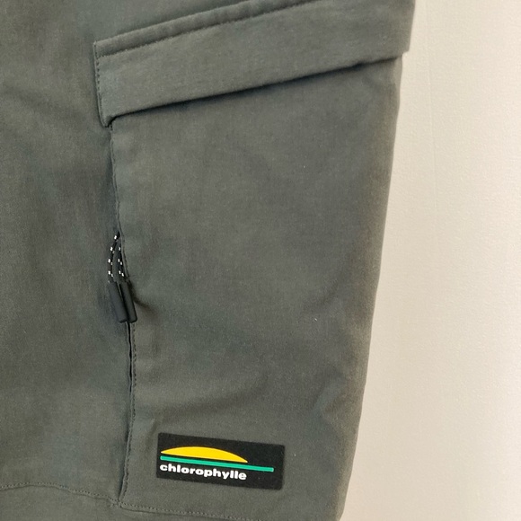 Green Cargo Shorts with Knee Length and Durable Material - Picture 6 of 12